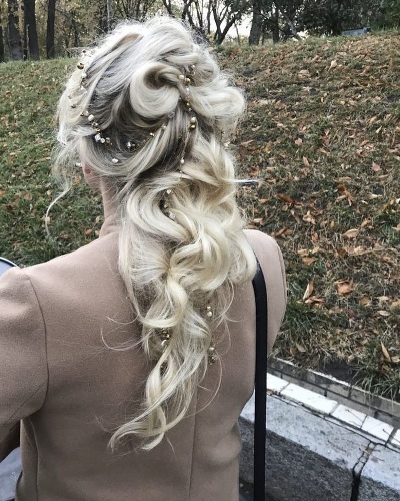 Bridal braid with pearls