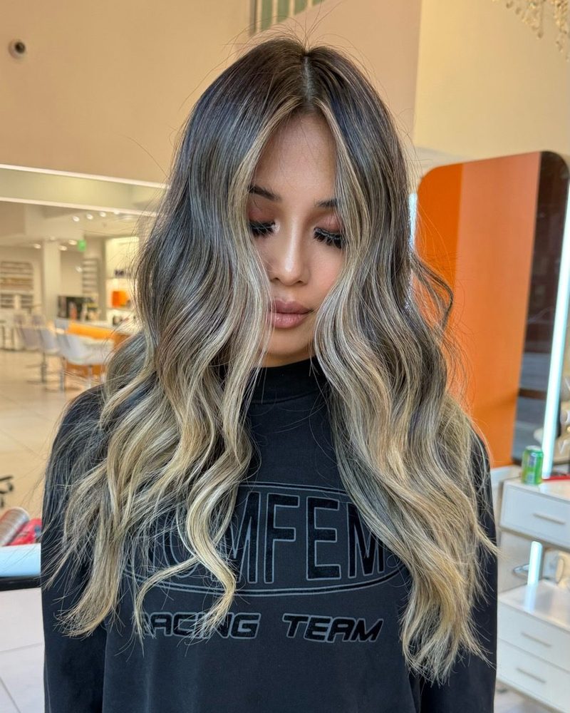 Money-piece blonde over a shadow root