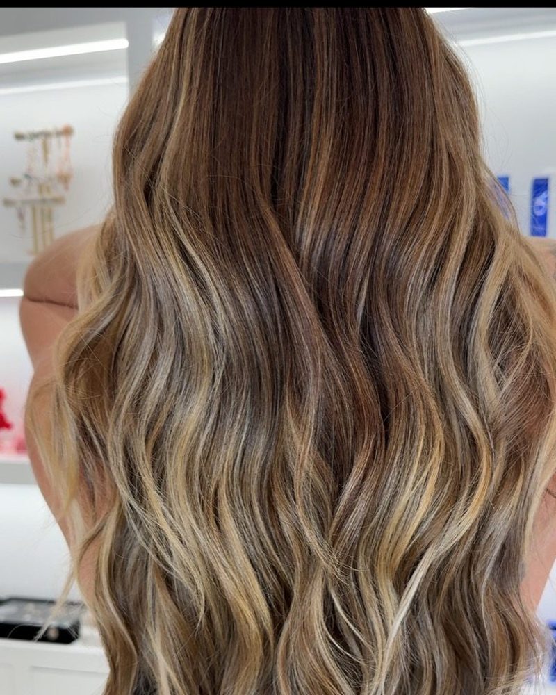 Waist-length bronde waves